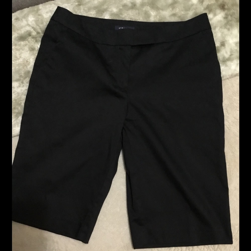 Jones New York black walking shorts size 4